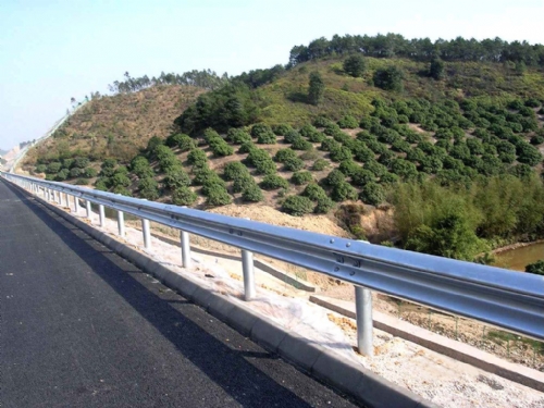 道路波形護欄